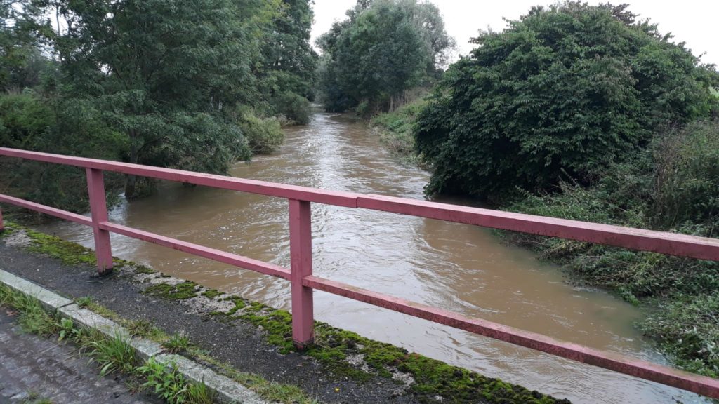 Pleißebrücke in Serbitz mit Hochwasser